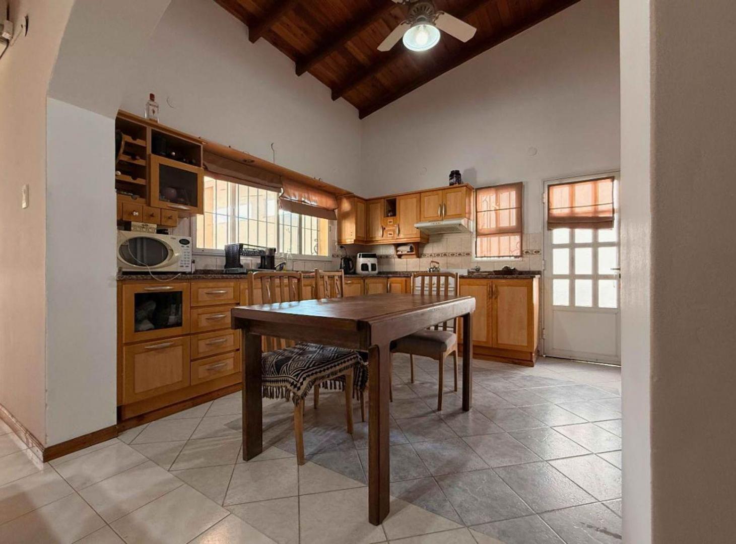 Foto de CASA EN VENTA 3 DORM Y COCHERA EN SAN LORENZO, imagen 3