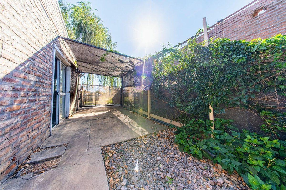 Foto de CASA VENTA EN ANDINO 2 DORMITORIOS PILETA, imagen 4