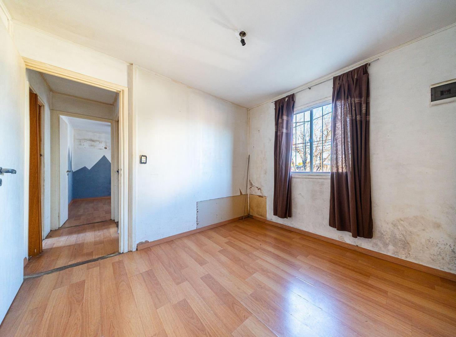 Foto de VENTA CASA 4 DORMITORIOS BARRIO ALVEAR CON COCHERA, imagen 5