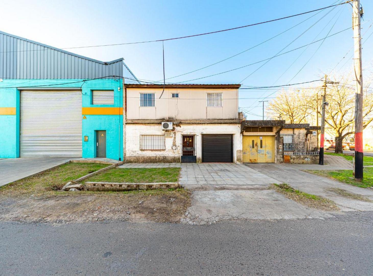 Foto de VENTA CASA 4 DORMITORIOS BARRIO ALVEAR CON COCHERA, imagen 1