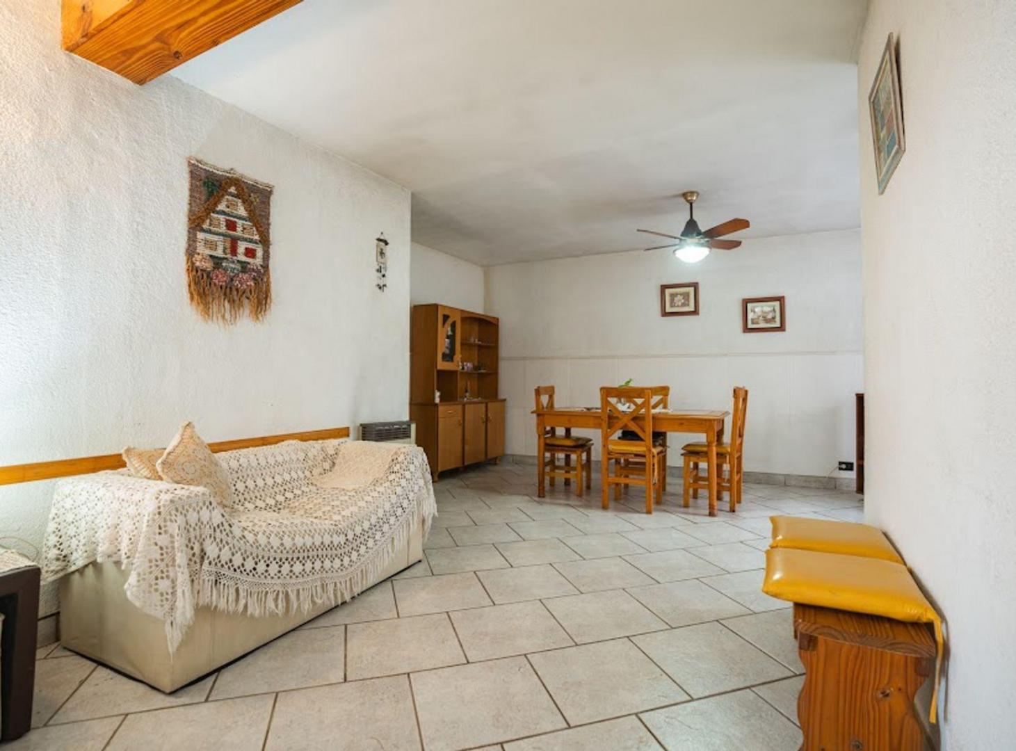 Foto de CASA EN VENTA 3 DORMITORIOS Y COCHERA, imagen 3
