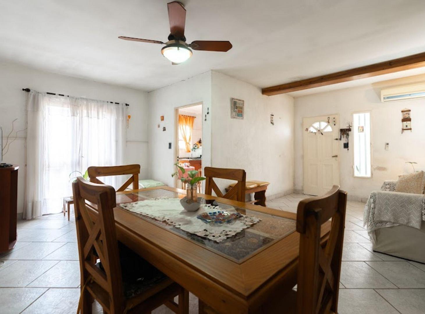 Foto de CASA EN VENTA 3 DORMITORIOS Y COCHERA, imagen 2
