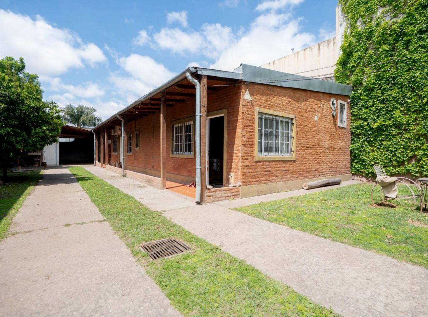 Foto de CASA EN VENTA 2 DORMIS. COMODIN Y JARDIN FISHERTON, imagen 1