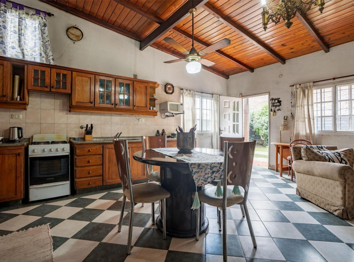 Foto de CASA EN VENTA 2 DORMIS. COMODIN Y JARDIN FISHERTON, imagen 2