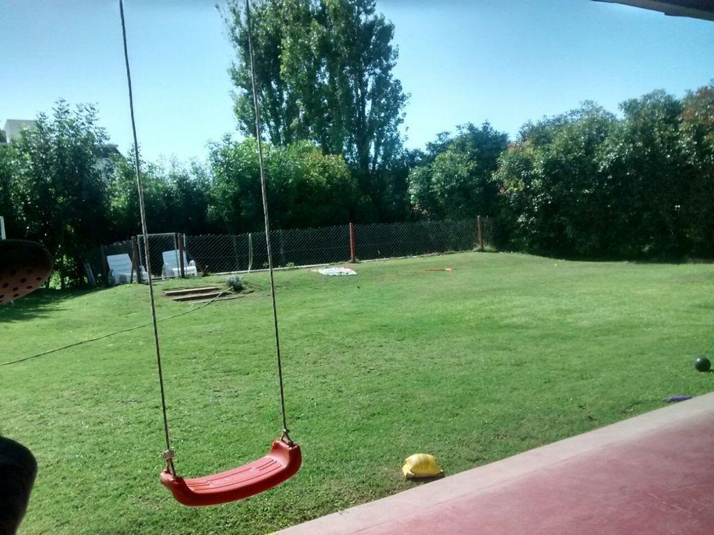 Vendo Casa en La Cuesta 4 Dor. Lote Plano. Pileta 5