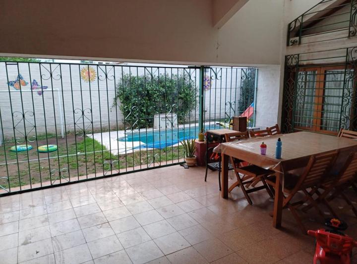 VENDO CASA EN URCA EN UNA PLANTA. GRAN UBICACION. 3D. PILETA. MUY SEGURA!