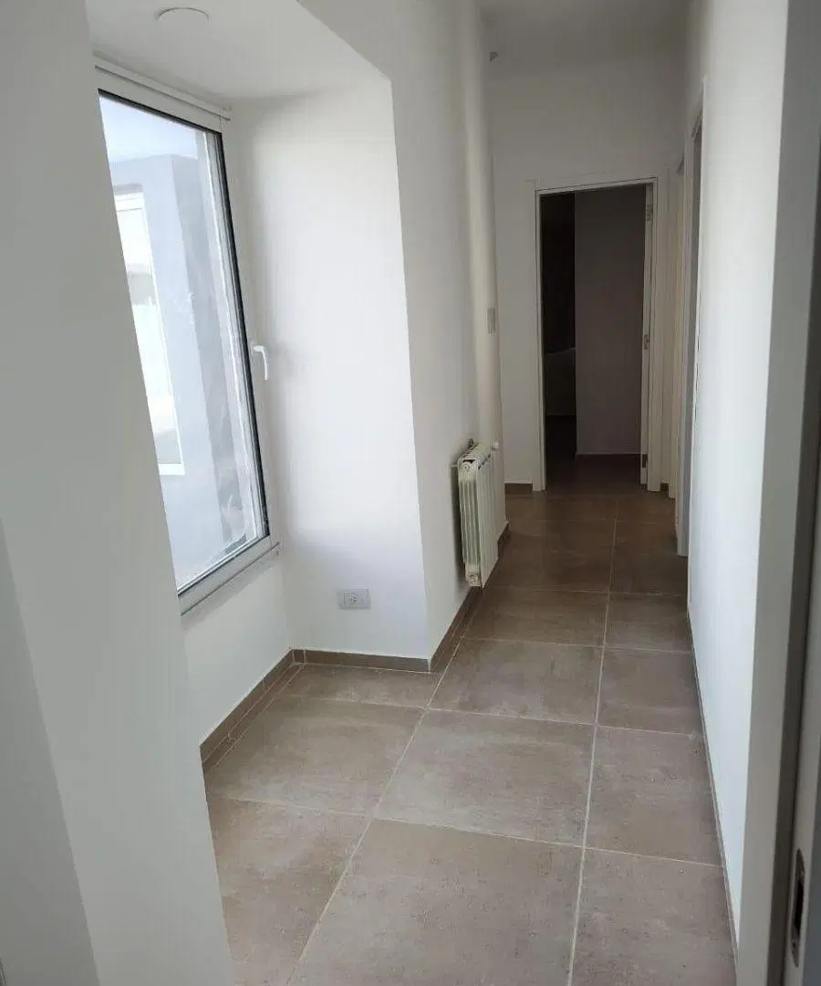 ALQUILO CASA EN SANTINA NORTE EN UNA PLANTA. 3 DOR. 3B. ESCRITORIO. IMPECABLE! 4