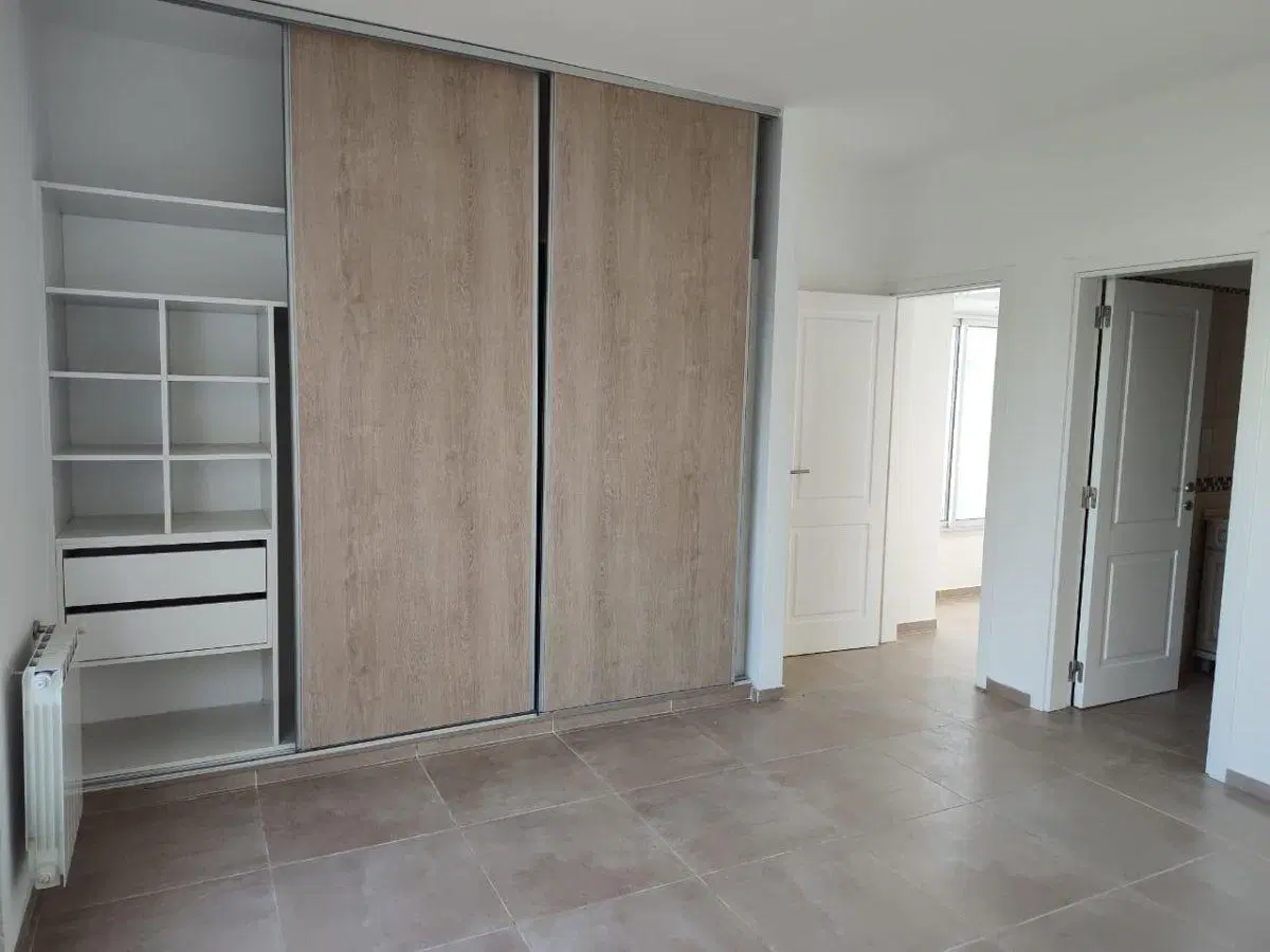 ALQUILO CASA EN SANTINA NORTE EN UNA PLANTA. 3 DOR. 3B. ESCRITORIO. IMPECABLE! 2