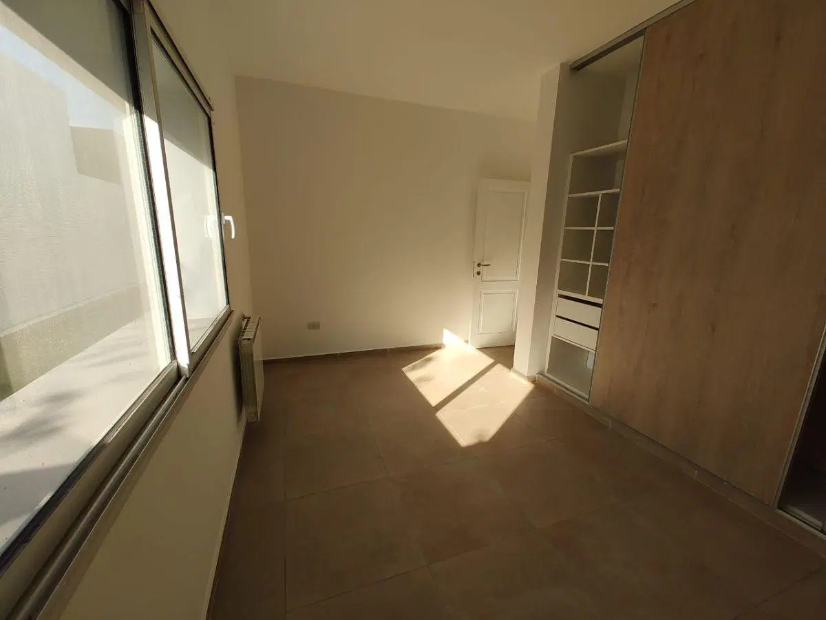 ALQUILO CASA EN SANTINA NORTE EN UNA PLANTA. 3 DOR. 3B. ESCRITORIO. IMPECABLE! 2