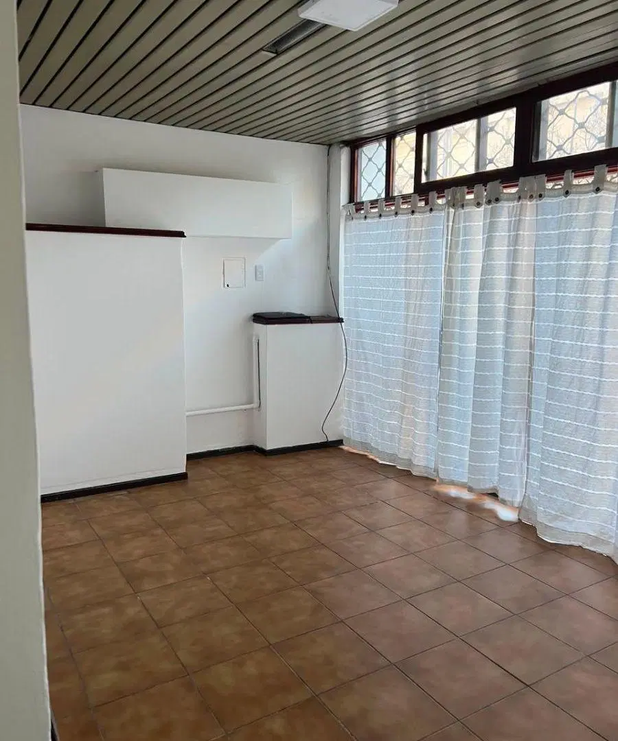 ALQUILO LOCAL COMERCIAL/PROFESIONAL AV. OLMOS 433. 2 PRIV. COC. RECEPCION. AMPLIO. 1