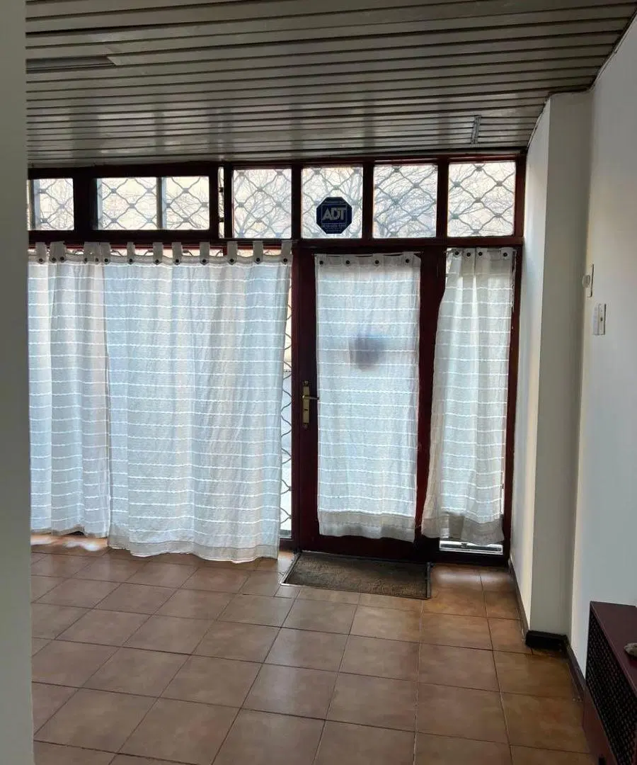 ALQUILO LOCAL COMERCIAL/PROFESIONAL AV. OLMOS 433. 2 PRIV. COC. RECEPCION. AMPLIO. 5