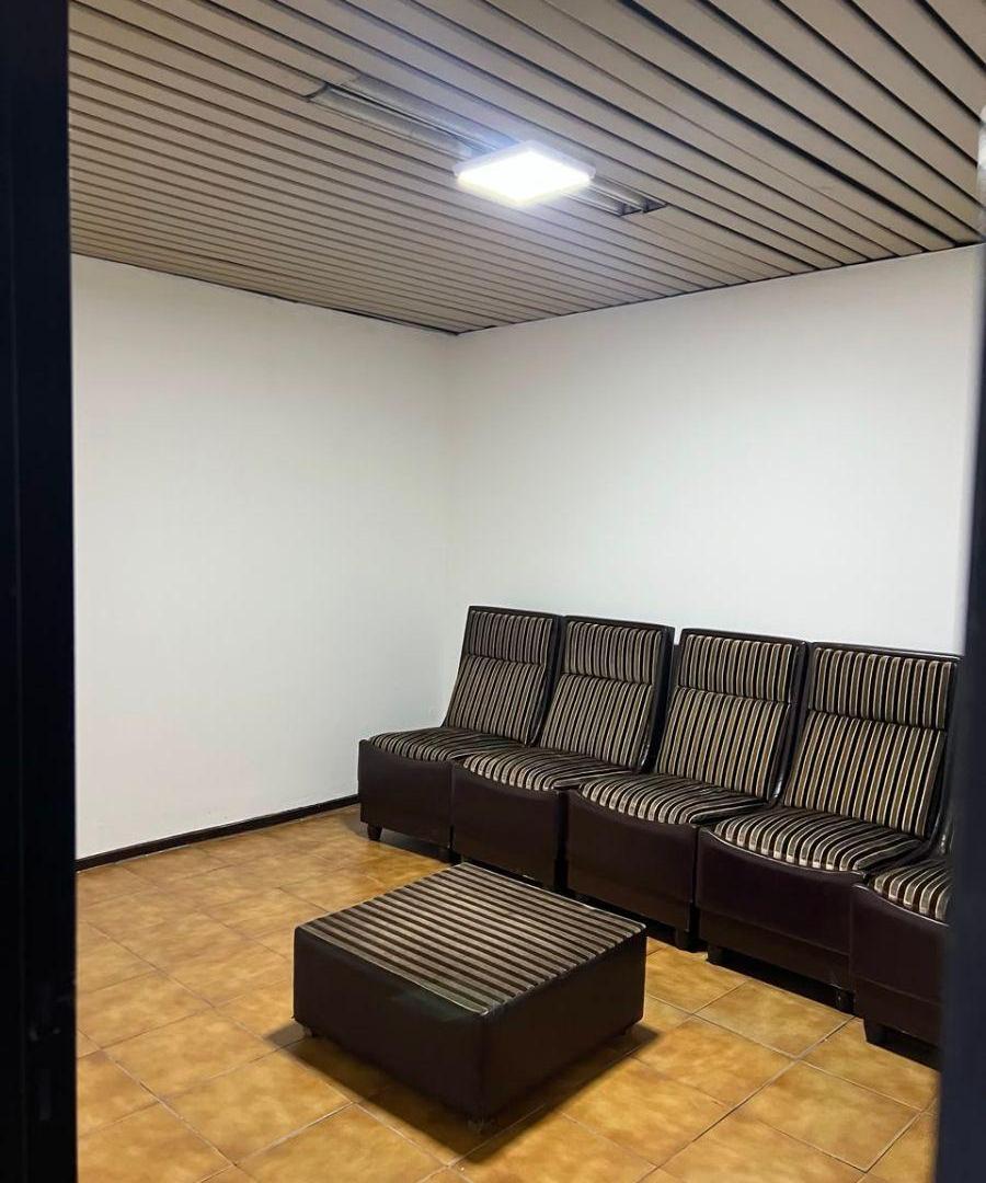 Foto de ALQUILO LOCAL COMERCIAL/PROFESIONAL AV. OLMOS 433. 2 PRIV. COC, imagen 4