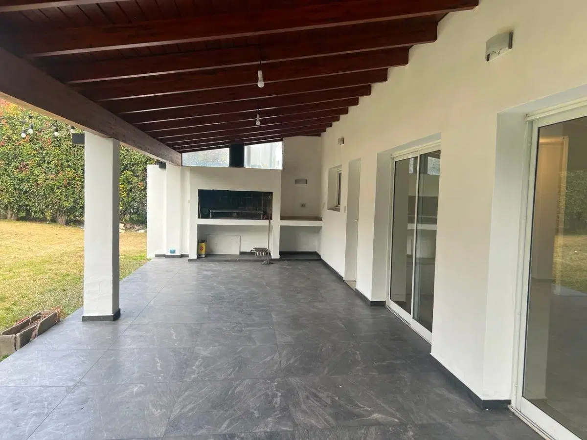 ALQUILO CASA EN LA CUESTA 4D. 4B. PILETA. 300 M2 CUB. MUY BUENA UBICACION! 2