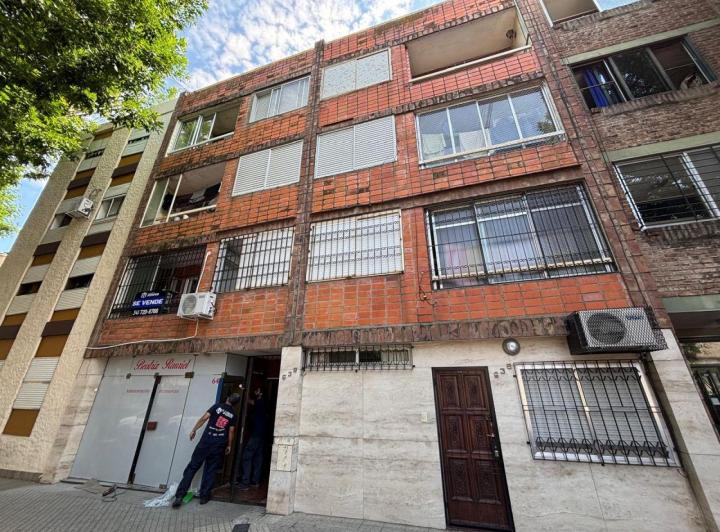 Depto 2 Dormitorios frente. Viamonte y Buenos Aires. Escalera. APTO CREDITO