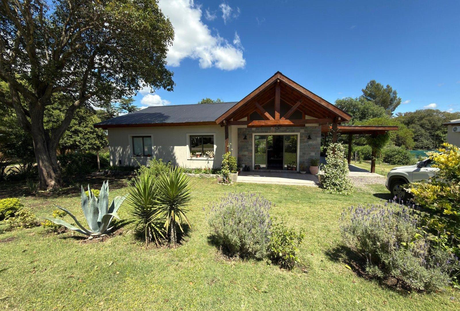 Casa de 3 dormitorios en barrio privado Los Molles, Villa General Belgrano
