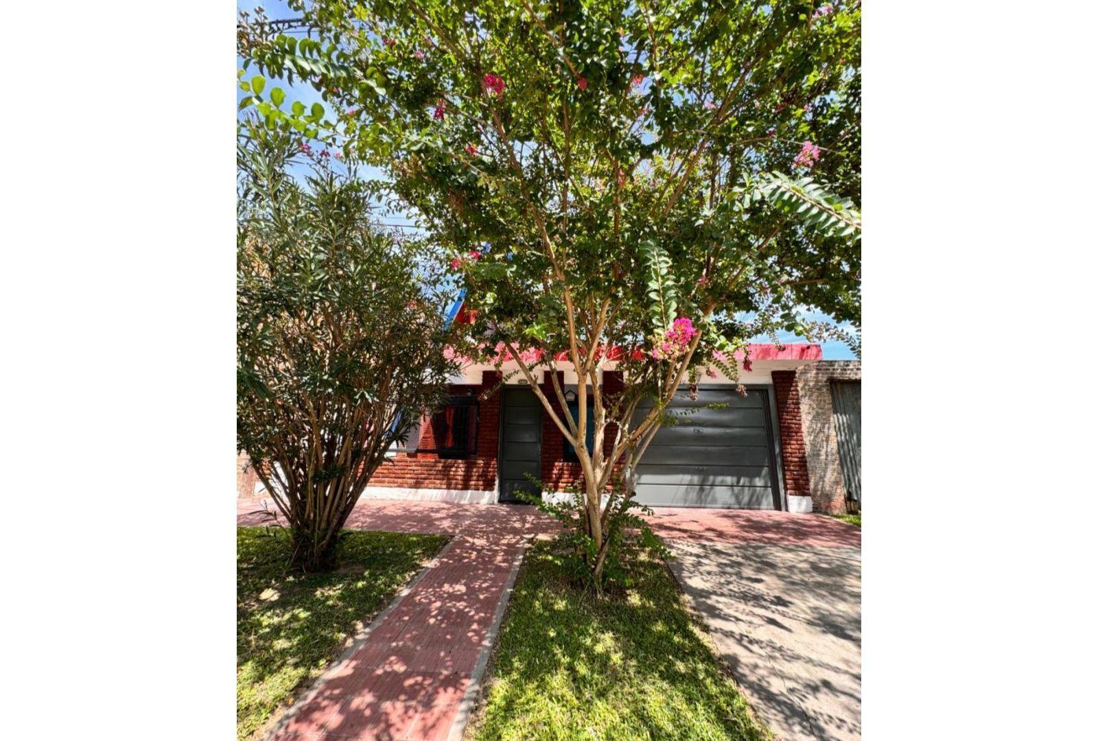 Importante Casa Estilo Alpino. Altos de Mendoza – 4 Dormitorios Quincho y Pileta