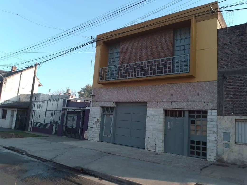 Local/Salon multiproposito en alquiler de 400mts en 2 plantas.