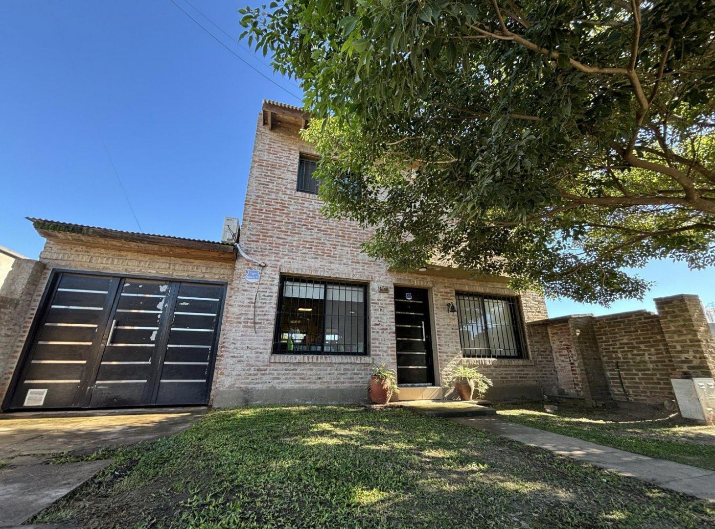 Hermosa casa de 3 dormitorios con jardin y pileta en Pueblo Esther