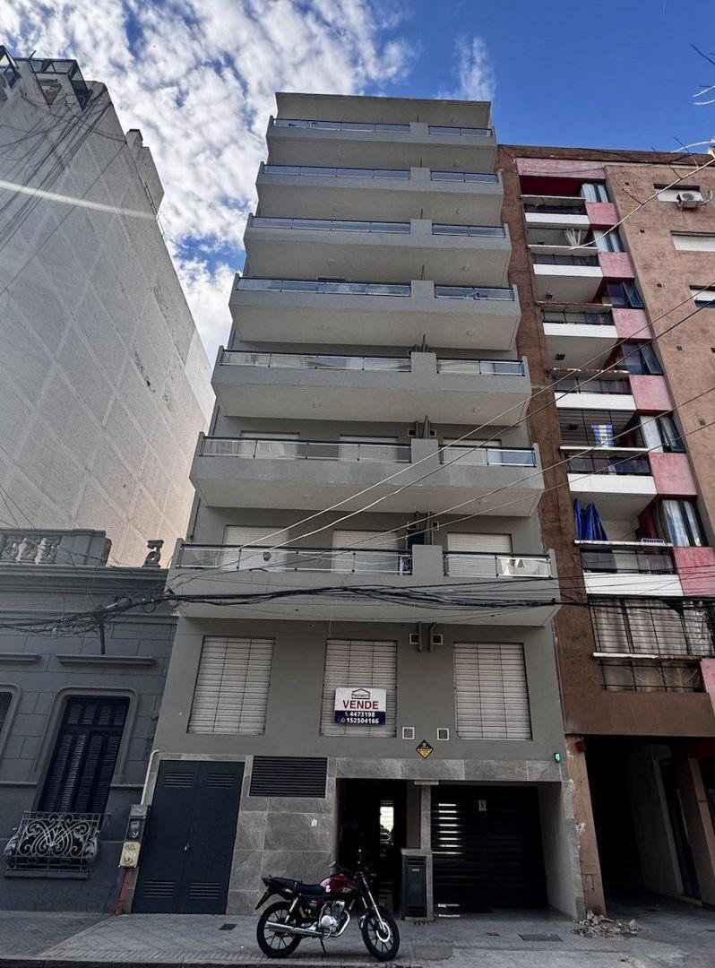 Cocheras cubiertas de 13 mts. San Martin y Pellegrini. Entega Dic 2027.