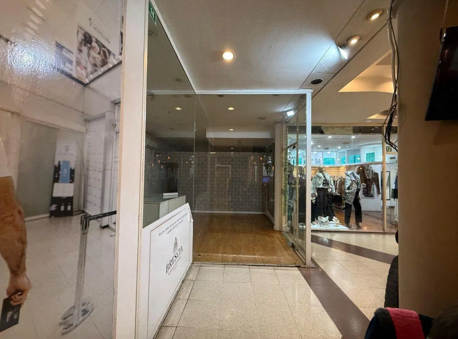 Local frente al Bar 45m² | 8 mts Vidriera | Palace Garden 3