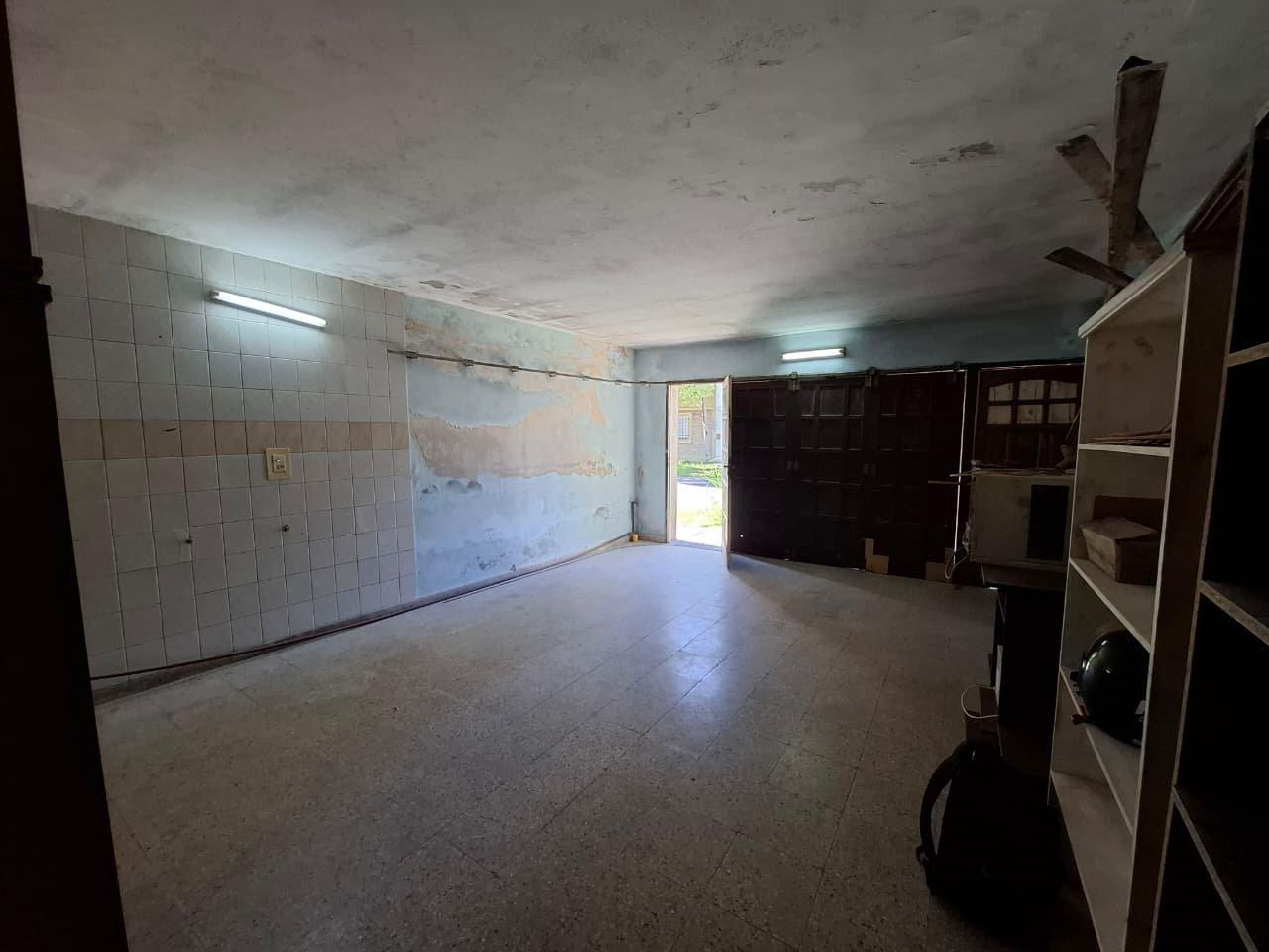 Foto de Amplia casa en venta con garaje. Dos casas en una. Apto credito., imagen 4