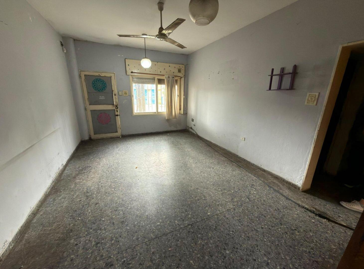 Foto de Casa de 2 dormitorios con local comercial y cochera, imagen 2