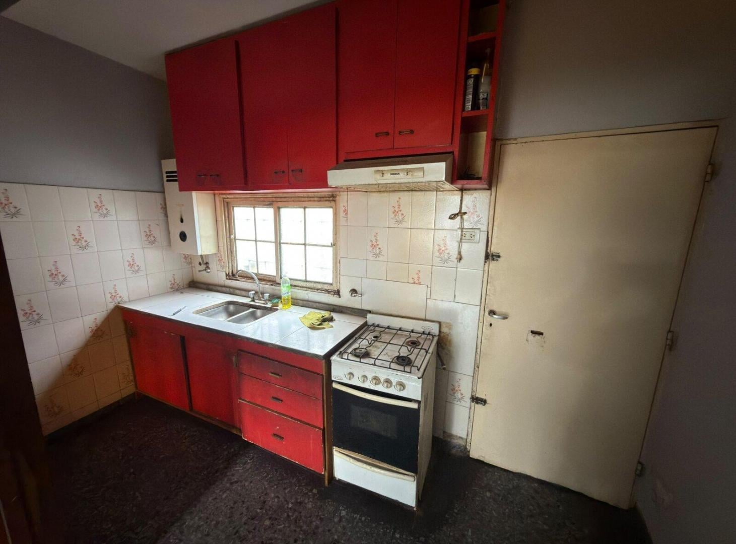 Foto de Casa de 2 dormitorios con local comercial y cochera, imagen 4