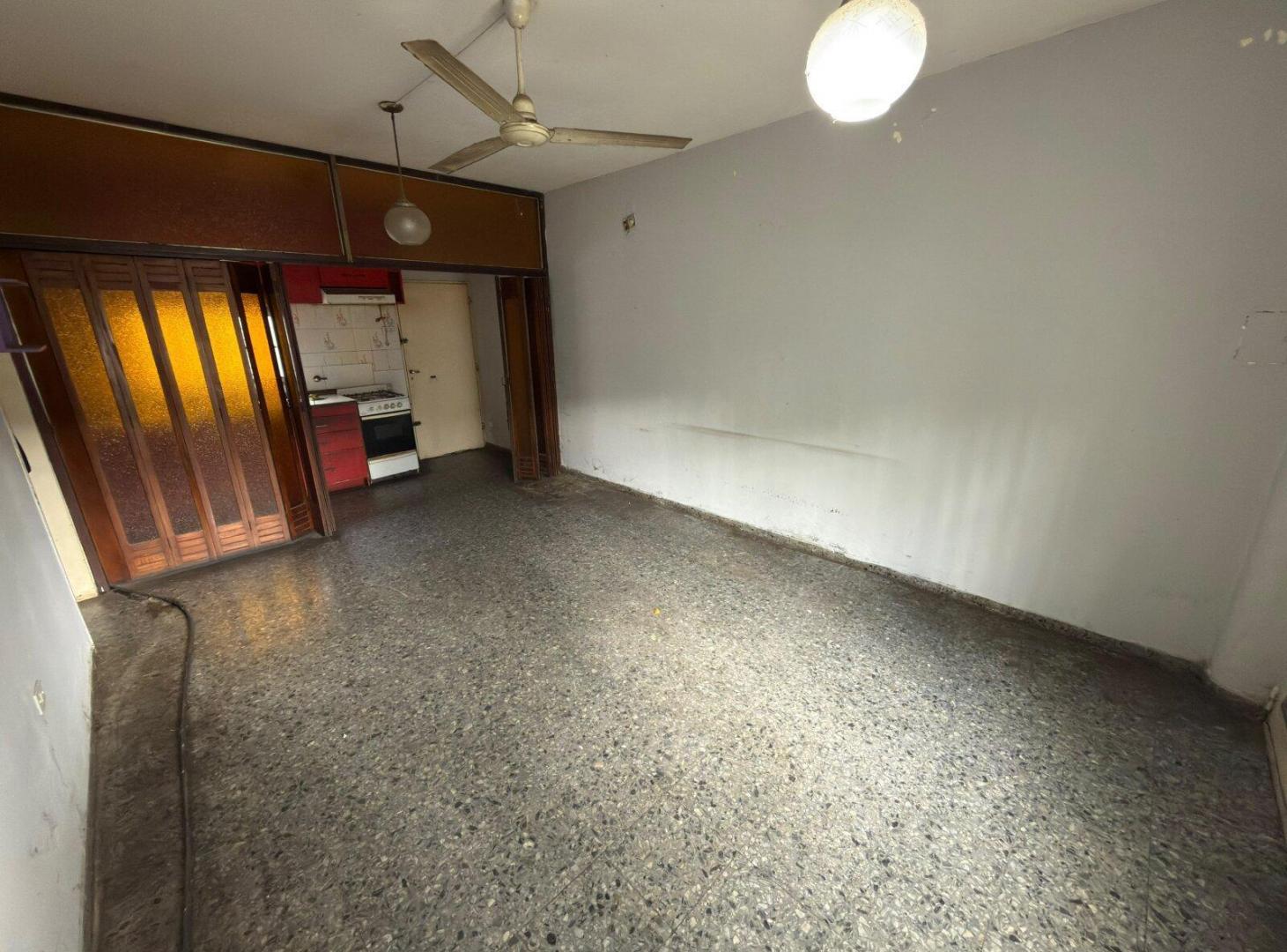 Foto de Casa de 2 dormitorios con local comercial y cochera, imagen 3