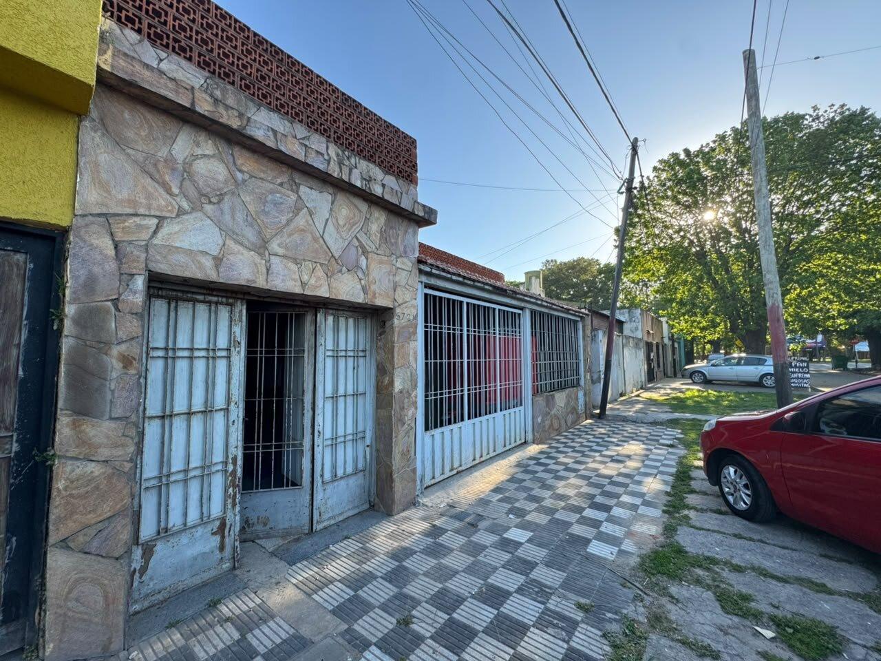 Foto de Casa a reciclar. Acepta permuta y financiacion. Ituzaingo 5700, imagen 1