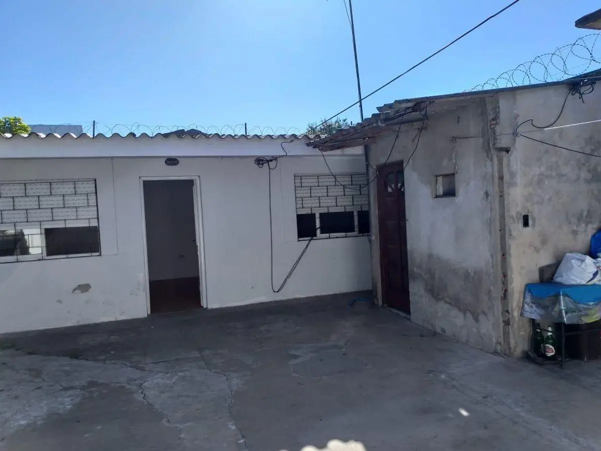 3 departamentos de 50 m² aproximadamente cada uno, con 1 dormitorio en venta en Berazategui 5