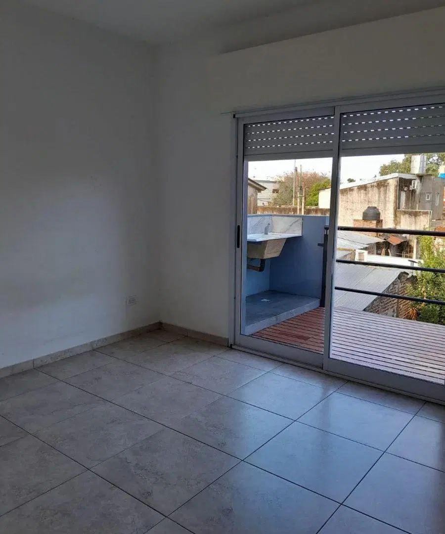 Departamento de 60 m2 en alquiler en Berazategui 4