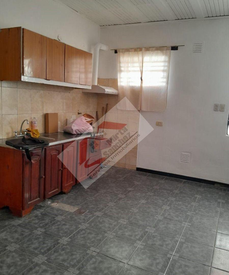 Foto de Departamento de 50 m² con 2 dormitorios en alquiler en Berazategui, imagen 2