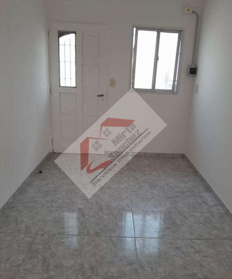 Foto de Departamento de 50 m² con 1 dormitorio en alquiler en Berazategui, imagen 2
