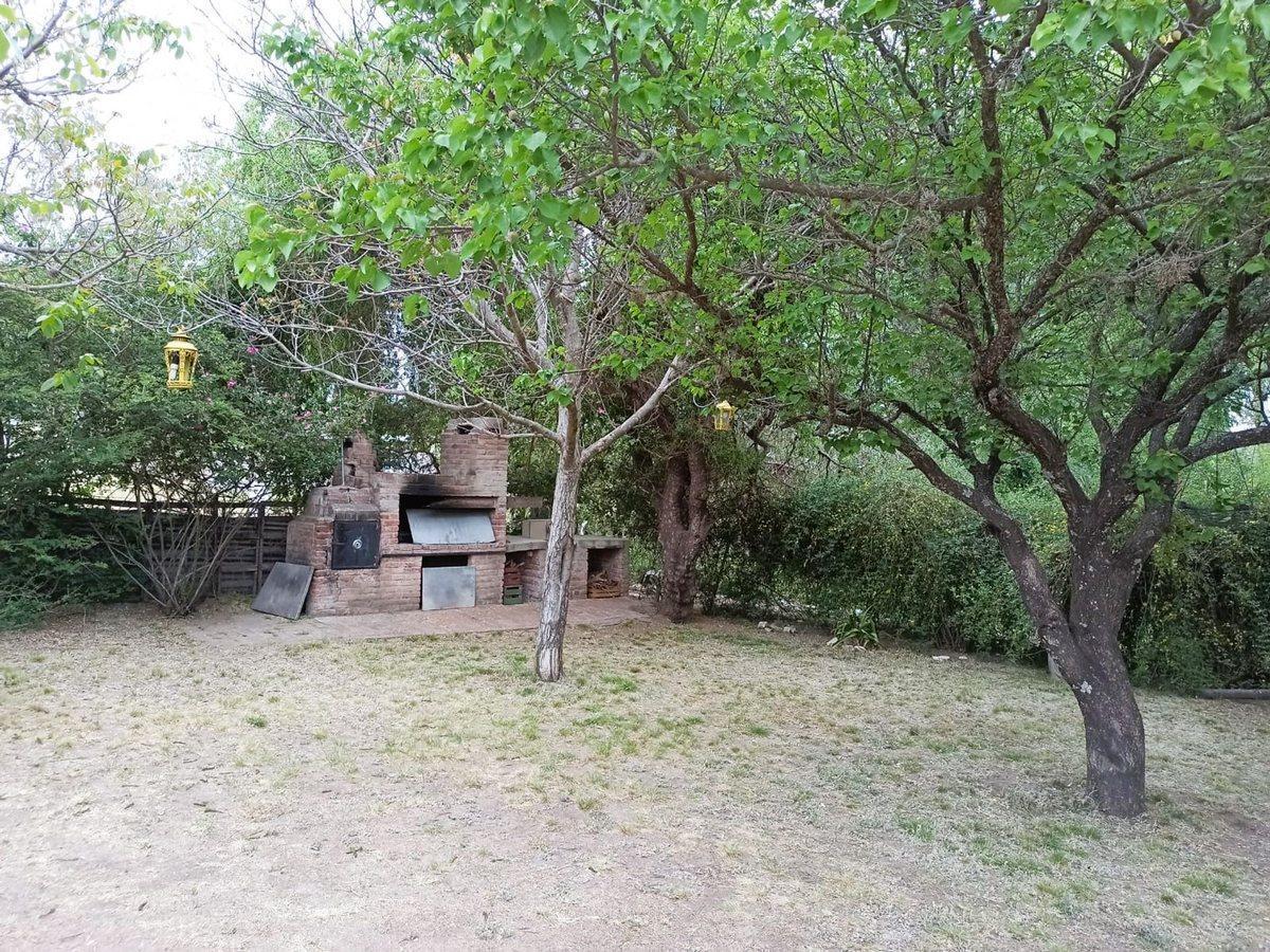 Se Vende Casa de 2 Dorm. en Tanti 5