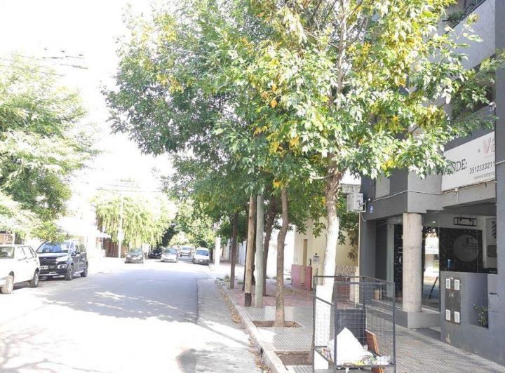 CASA ALTO ALBERDI 4 DORMITORIOS 400M2 LOTE PROPIO 5