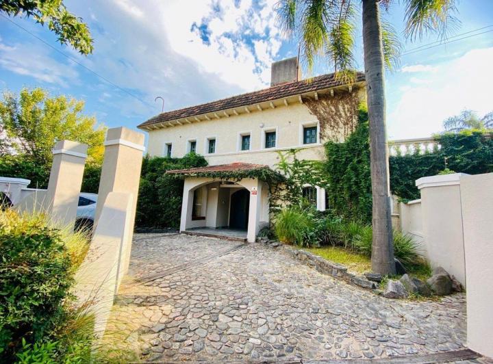 EXCEPCIONAL CASA CON GRAN LOTE EN VILLA BELGRANO 2