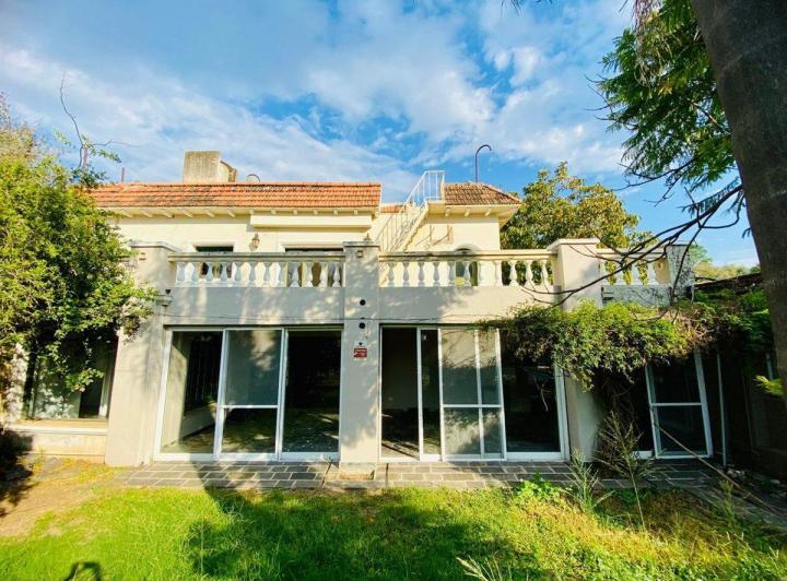 EXCEPCIONAL CASA CON GRAN LOTE EN VILLA BELGRANO 5