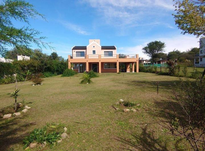 CASA 3 DORMITORIO CON BAJADA AL RIO KEOKEN TANTI 2