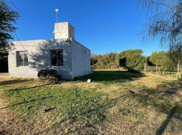 VENTA CASA 2 DORMITORIOS CON COCHERA EN UNQUILLO 1