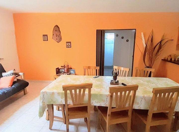 VENTA CASA 2 DORMITORIOS PILETA  PARQUE SIQUIMAN 4