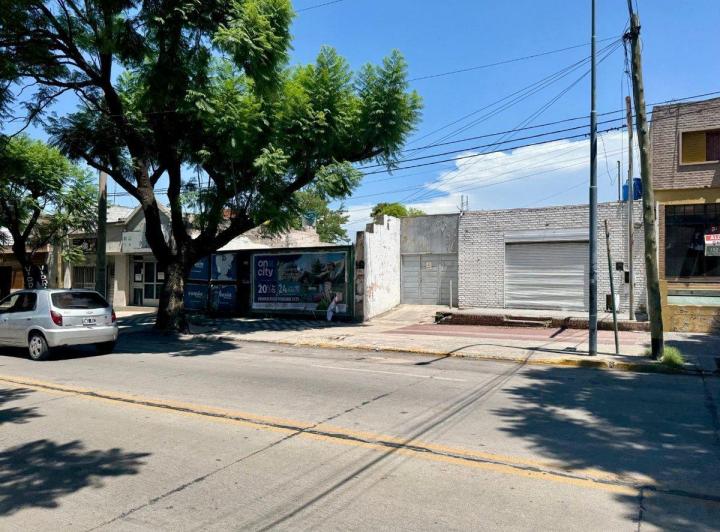 ALQUILER LOCAL COMERCIAL+TERRENO SOBRE PUEYRREDON 4