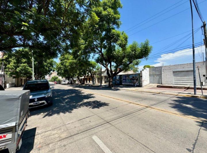 ALQUILER LOCAL COMERCIAL+TERRENO SOBRE PUEYRREDON 5