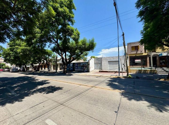 ALQUILER LOCAL COMERCIAL+TERRENO SOBRE PUEYRREDON 3