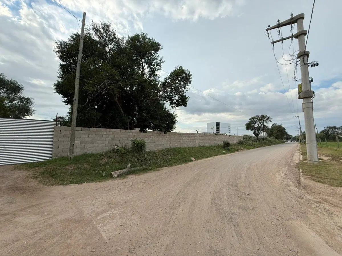 VENTA TERRENO 2395 M2 - BARRIO LOS BOULEVARES. 4
