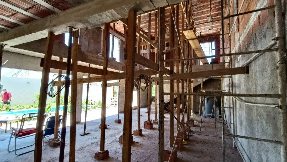VENDO CASA EN CONSTRUCCION 3 D B° COLONIA NORTE 2
