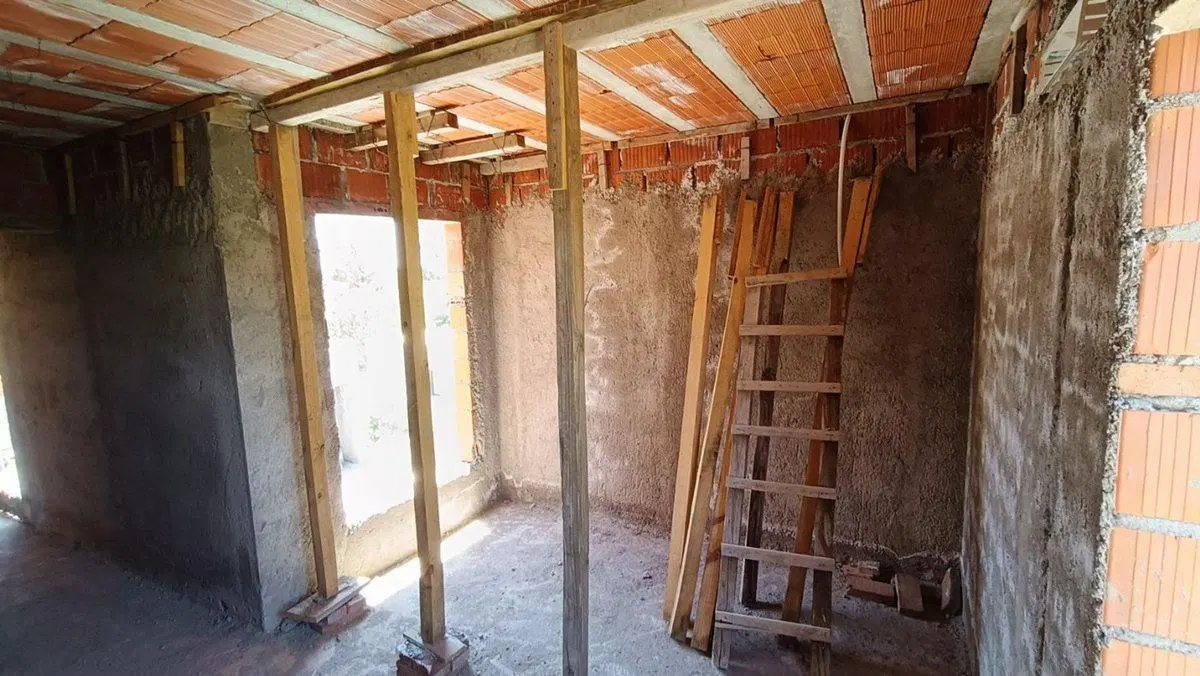 VENDO CASA EN CONSTRUCCION 3 D B° COLONIA NORTE 5