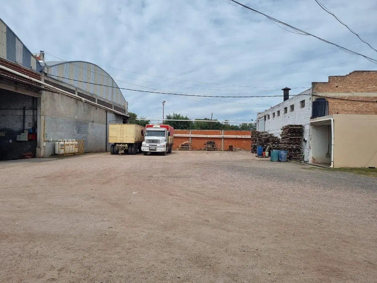 VENTA 3 GALPONES MÁS OFICINAS FRENTE DE RUTA 9 5