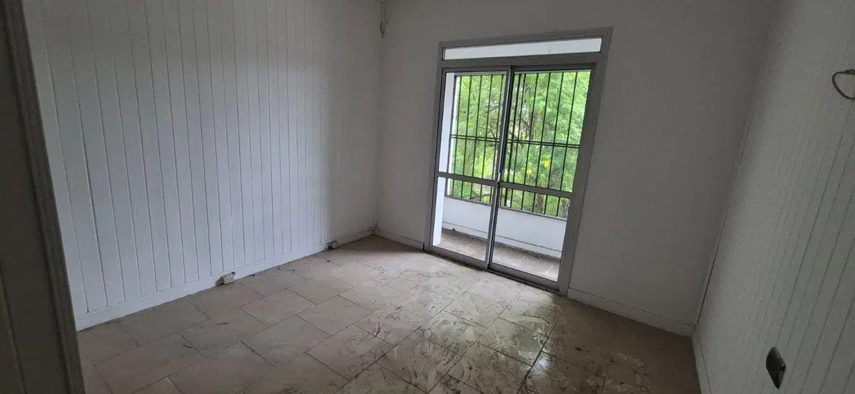 VENTA 2 CASAS DE 3 DORMITORIOS Y PATIO EN B YAPEYU 2