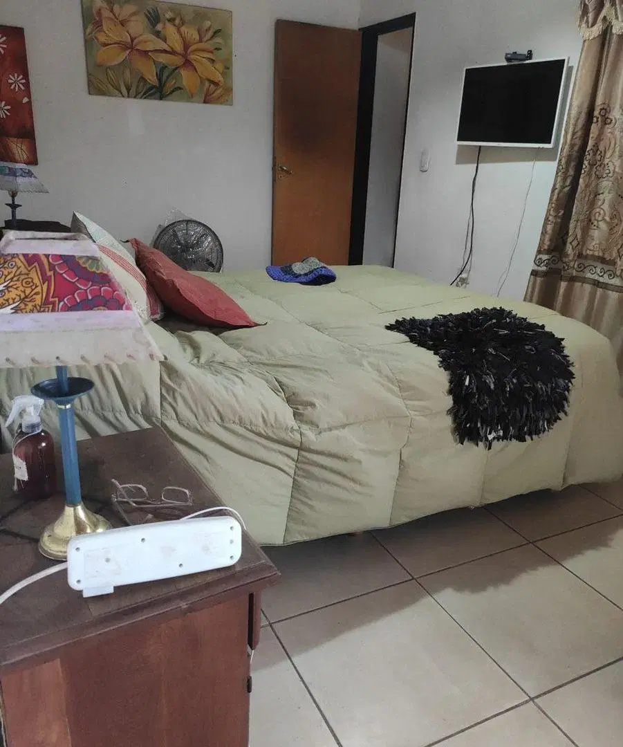 CASA 3 DORM. CON PILETA GRANJA DE FUNES ZONA NORTE 5