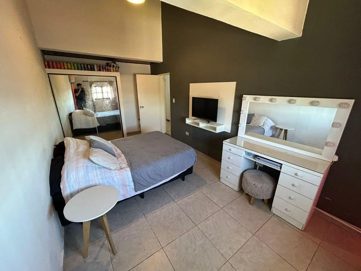 Venta Casa 4 dormitorios y pileta B San Salvador 4